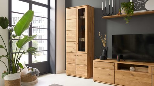 Vitrine Interliving aus Holz in Holzfarben Interliving Wohnzimmer Serie 2028 - Vitrine Wildeiche - vier Türen, Breite ca. 82 cm