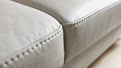 2,5-Sitzer Interliving aus Leder in Grau Interliving Sofa Serie 4065 – 2,5-Sitzer 2,5KV kieselfarbenes Leder Cloudy gravel & schwarze Metallfüße – Länge ca. 210 cm