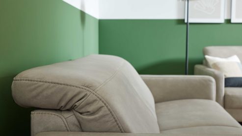 2,5-Sitzer Interliving aus Leder in Grau Interliving Sofa Serie 4065 – 2,5-Sitzer kieselfarbenes Leder Cloudy gravel & schwarze Metallfüße – Länge ca. 210 cm