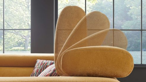 Ecksofa KAWOO aus Stoff in Gelb KAWOO Serie 7587 - Ecksofa mit Kopfpolsterverstellung gelbgoldene Chenille XBO 05 & schwarze Metallfüße - Stellfläche ca. 207 x 301 cm