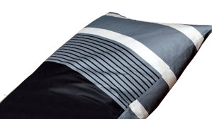 Bettwäsche-Set Janine® aus Naturfaser in Grau J. D. Bettwäsche-Set silberfarbener Mako-Satin – dreiteilig, ca. 200 x 200 cm