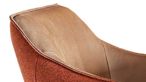 Polsterstuhl Koinor aus Leder in Braun KOINOR Dining System - Armlehnstuhl muskatfarbenes Leder India & cognacfarbener Loden 39