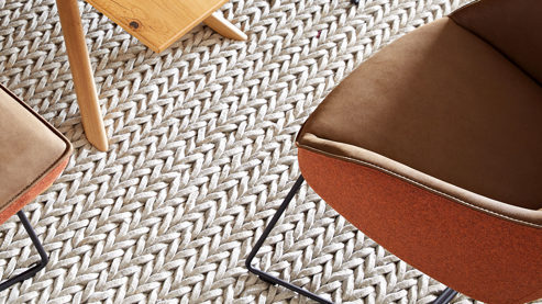 Polsterstuhl Koinor aus Leder in Braun KOINOR Dining System - Armlehnstuhl muskatfarbenes Leder India & cognacfarbener Loden 39