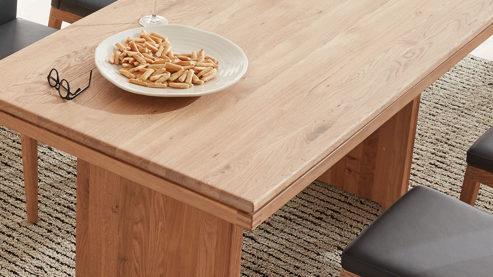 Auszugtisch Decker aus Holz in Holzfarben DECKER Massivholztisch bzw. Ausziehtisch  Volterra Plus biancofarbene Wildeiche – ca. 160-220 x 90 cm