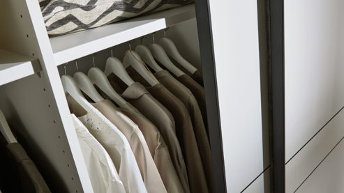 Kleiderschrank Interliving aus Holz in Weiß Interliving Kleiderschrank Serie 1207 – Schwebetürenschrank 913007 weißer Mattlack – zwei Türen, Breite ca. 212 cm