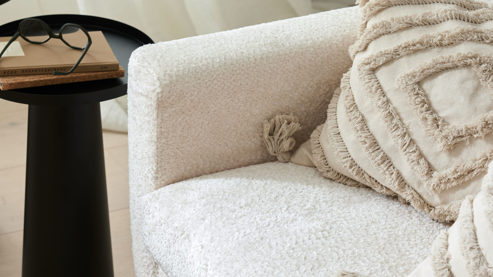 Dreisitzer Roomio® aus Stoff in Weiß Roomio® No. 4105 - Dreisitzer weißer Stoffbezug Shaun & Holzfüße 1118 HREG - Länge ca. 208 cm