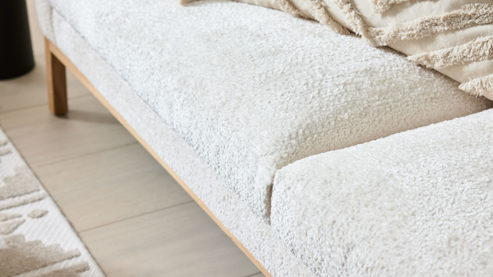 Dreisitzer Roomio® aus Stoff in Weiß Roomio® No. 4105 - Dreisitzer weißer Stoffbezug Shaun & Holzfüße 1118 HREG - Länge ca. 208 cm