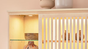 Highboard Roomio® aus Holz in Holzfarben Hell Roomio No. 2000 - Highboard mit Beleuchtung weiß gewaschene Esche - zwei Türen, drei Schubladen, Höhe ca. 125 cm