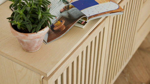 Sideboard Roomio® aus Holz in Holzfarben Roomio No. 2000 - Sideboard mit Beleuchtung weiß gewaschene Esche - zwei Türen, drei Schubladen, Länge ca. 135 cm