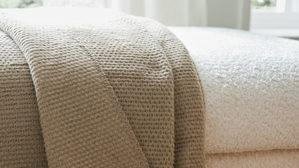 Wohndecke Roomio® aus Stoff in Hellbraun Roomio® No. 9412 - Wohndecke taupefarbenes Mischgewebe - ca. 150 x 200 cm