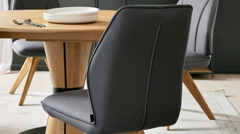 Polsterstuhl Interliving aus Stoff in Dunkelgrau Interliving Esszimmer Serie 5102 – Polsterstuhl mit Drehfunktion graphitfarbene Mikrofaser Atlantis & Wildeiche