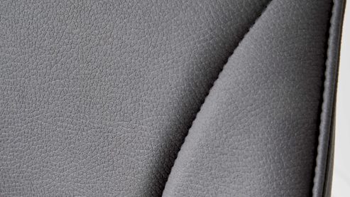 Polsterstuhl Interliving aus Stoff in Dunkelgrau Interliving Esszimmer Serie 5102 – Polsterstuhl mit Drehfunktion graphitfarbene Mikrofaser Atlantis & Wildeiche