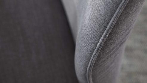 Tischgruppe Interliving aus Holz in Holzfarben Interliving Esszimmer Serie 5102 – Essgruppe mit sechs Stühlen Kernbuche, Mattschwarz & kieselfarbener Webstoff Tirol - siebenteilig