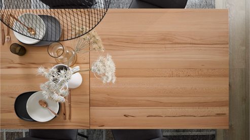 Tischgruppe Interliving aus Holz in Holzfarben Interliving Esszimmer Serie 5102 – Essgruppe mit sechs Stühlen Kernbuche, Mattschwarz & kieselfarbener Webstoff Tirol - siebenteilig