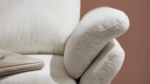 Schlafsofa Interliving aus Stoff in Weiß Interliving Schlafsofa Serie 4700 - Schlafsofa naturweißes Flachgewebe Cyber & schwarze Aluminiumfüße - Breite ca. 228 cm