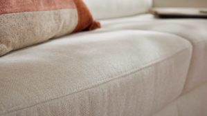 Schlafsofa Interliving aus Stoff in Weiß Interliving Schlafsofa Serie 4700 - Schlafsofa naturweißes Flachgewebe Cyber & schwarze Aluminiumfüße - Breite ca. 188 cm