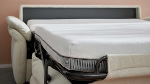 Schlafsofa Interliving aus Stoff in Weiß Interliving Schlafsofa Serie 4700 - Schlafsofa 160LÄ naturweißes Flachgewebe Cyber & schwarze Aluminiumfüße - Breite ca. 228 cm