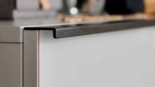 Nachtkommoden-Set Interliving aus Holz in Weiß Interliving Schlafzimmer Serie 1033 – Hängekonsolen-Set weißes Glas & Holz – zweiteilig