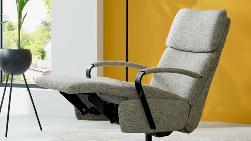 Relaxsessel Interliving aus Stoff in Hellgrau Interliving Sessel Serie 4565 silberfarbener Webstoff Jazz & schwarzer Sternfuß