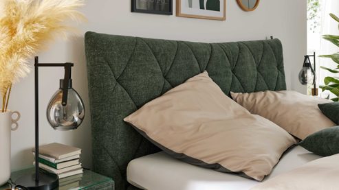 Boxspringbett Interliving aus Stoff in Grün Interliving Bettensystem Serie 1420 - Boxspringbett moosgrüne Chenille Toni & schwarze Holzfüße - Liegefläche ca. 180 x 200 cm