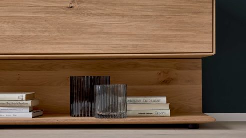 Lowboard Interliving aus Holz in Holzfarben Interliving Wohnzimmer Serie 2033 - Lowboard 126907 Asteiche - eine Klapptür, Länge ca. 182 cm