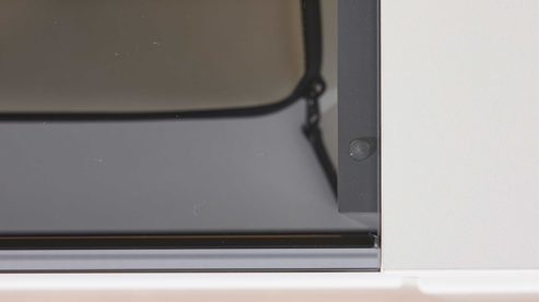 Wohnwand Interliving aus Holz in Weiß Interliving Wohnzimmer Serie 2031 - Wohnlösung EB27001 Tonweiß & graues Glas - Länge ca. 270 cm