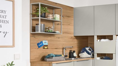 Einbauküche Interliving aus Holz in Grau Interliving Küche Serie 3087 - Hauswirtschaftsraumlösung Platingrau & Eiche Ventura – Stellfläche ca. 190 x 275 cm