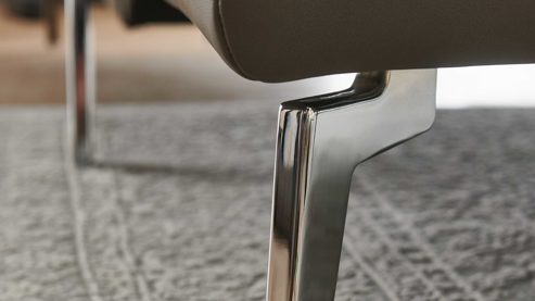 Polsterhocker modulmaster aus Leder in Grau Modulmaster MM-PN1184 - XL-Polsterhocker steingraues Leder Vivre & glänzende Metallfüße - ca. 93 x 68 cm