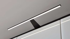 Möbelbeleuchtung Interliving aus Holz in Weiß Interliving Schlafzimmer Serie 1033 – Kleiderschrank 605 mit Beleuchtung weißes Glas & Holz – sechs Türen, Breite ca. 300 cm