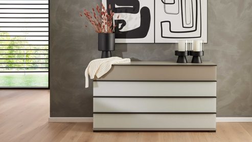 Komplettzimmer Interliving aus Holz in Hellgrau Interliving Schlafzimmer Serie 1032 – Komplettzimmer mit Wäschekommode Kieselgrau & Weiß - Liegefläche ca. 180 x 200 cm