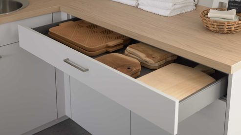 Systemküche culineo® aus Holz in Hellgrau Culineo® Hauswirtschaftsraum C615 mit Edelstahlbecken Seidengrau & Eiche Como - Stellfläche ca. 328 x 187 cm