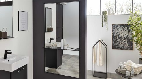 Wandspiegel Interliving aus Spiegel in Transparent Interliving Bad Serie 7961 - beleuchteter Wandspiegel mattschwarzes Metall - ca. 80 x 158 cm