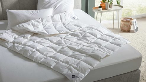 Daunendecke Interliving aus Federn + Daunen in Weiß Interliving Bettdecke Serie 9212 - Daunendecke als Sommerbett extra leicht, ca. 240 g Daunen & Federn - ca. 135 x 200 cm