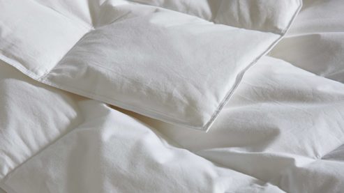 Daunendecke Interliving aus Federn + Daunen in Weiß Interliving Bettdecke Serie 9212 - Daunendecke als Sommerbett extra leicht, ca. 240 g Daunen & Federn - ca. 135 x 200 cm