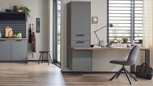 Einbauküche culineo® aus Holz in Dunkelgrau Culineo® Einbauküche C357 mit Homeoffice-Platz Schiefergrau & Schwarzglas - dreizeilig